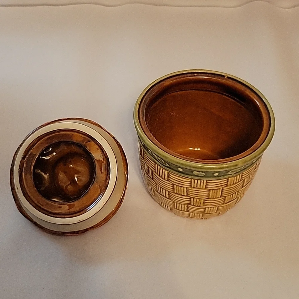 Vintage Basket of Apples Canister